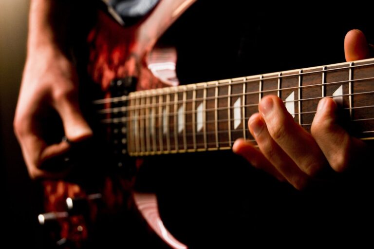 Best Electric Guitars Under $1,000 in 2025: Top 6 Picks for Beginners & Pros