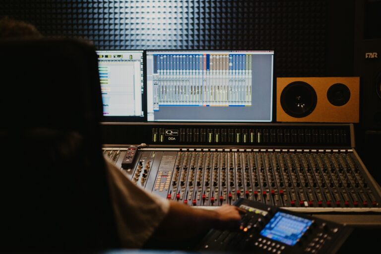 The Best Free DAWs for Mixing Pop Vocals (2026)